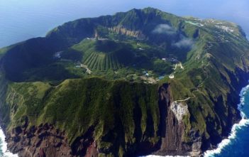 Is this Tokyo? Unknow hidden Island in Tokyo “Aogashima Island”
